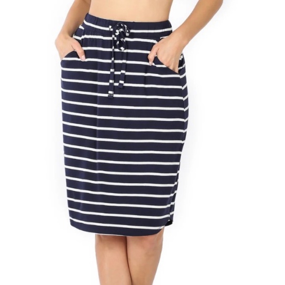 New St. John's Bay Navy and White Striped Skirt - Picture 1 of 6